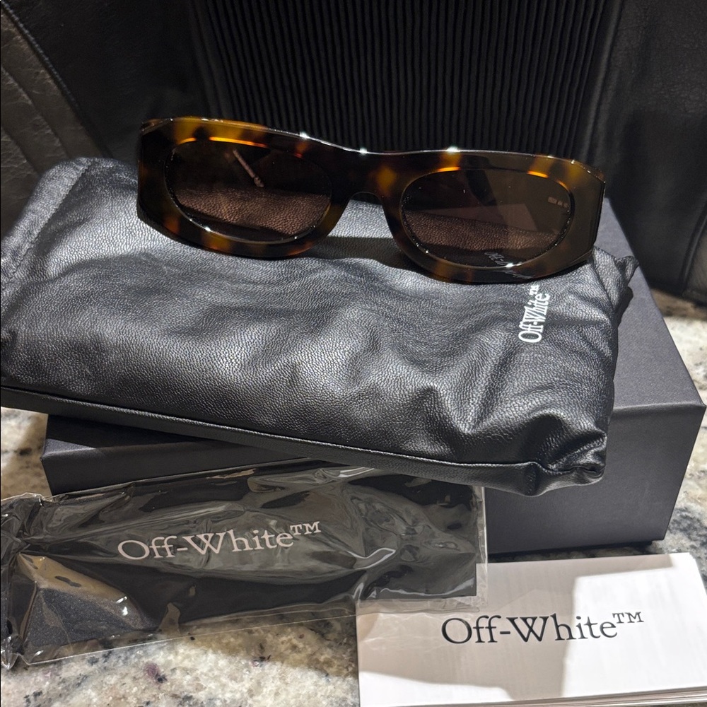 Off-White Tortoiseshell Sunglasses
Brand New Authentic